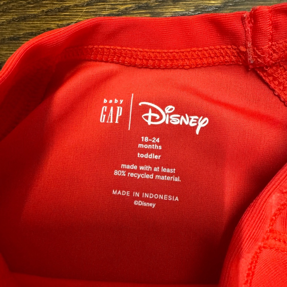 GAP Kids Red Surfing Rash Guard Set - Picture 2 of 3